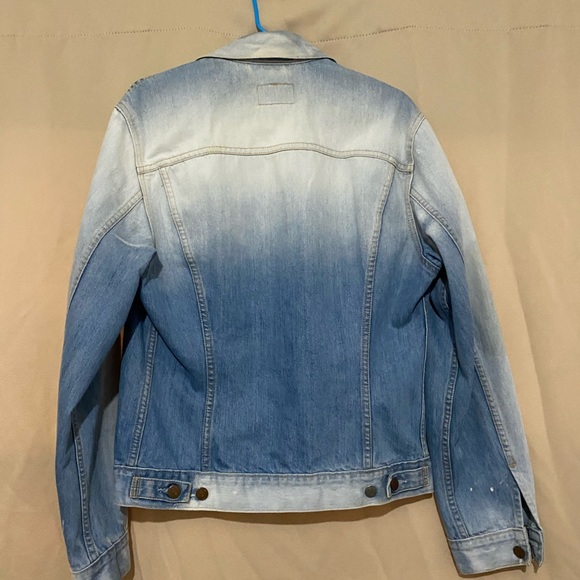 One of a kind Levi’s jean jacket - Picture 5 of 6